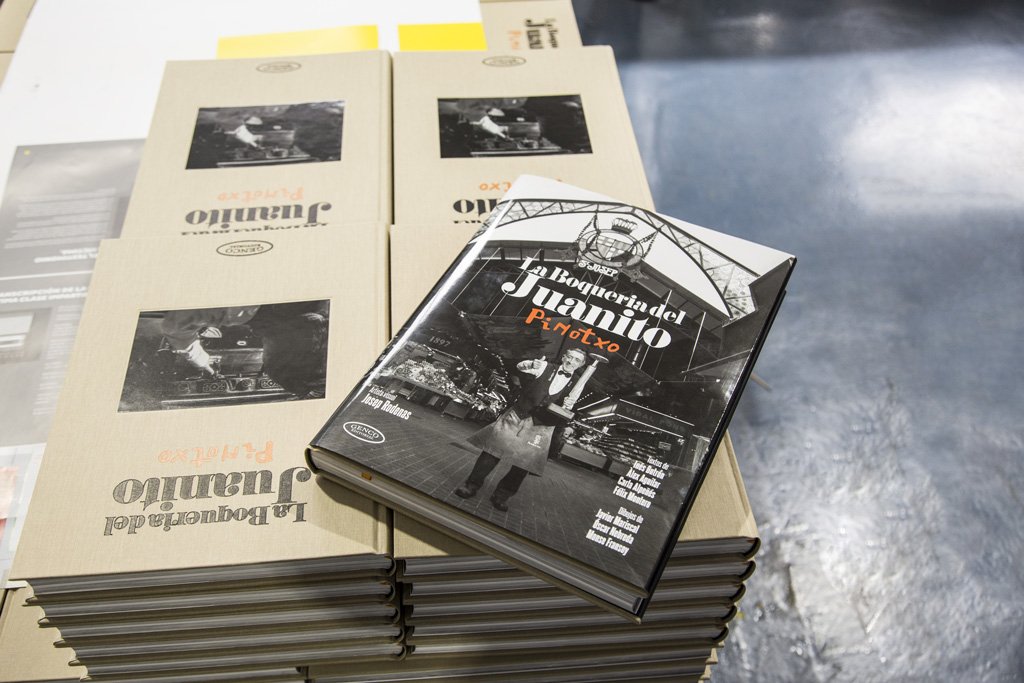 libro encima de libros